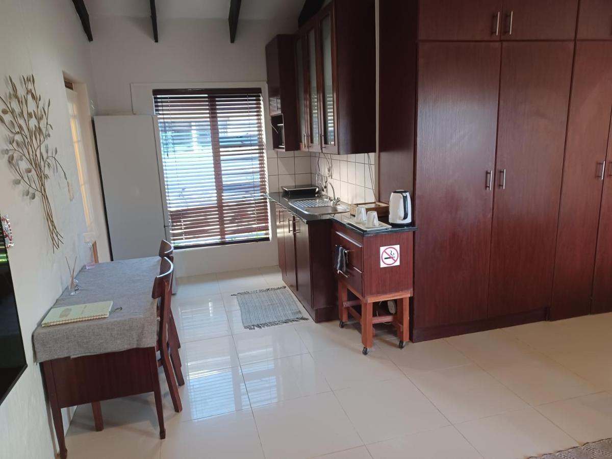 Summerstrand Self Catering For Two Port Elizabeth Zewnętrze zdjęcie